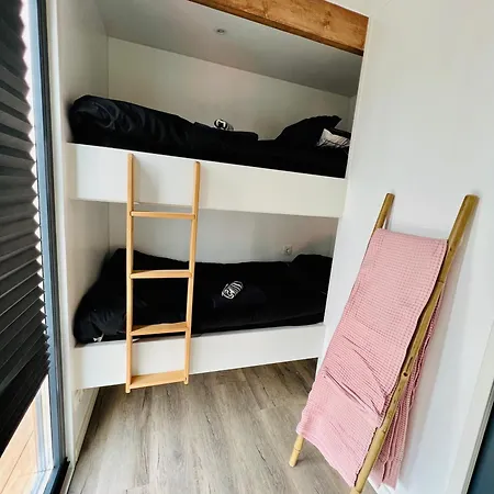Botel Houseboat In 6-pax