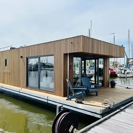 Botel Houseboat In Amsterdam 6-Pax