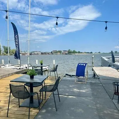 Houseboat In 6-pax Botel *
