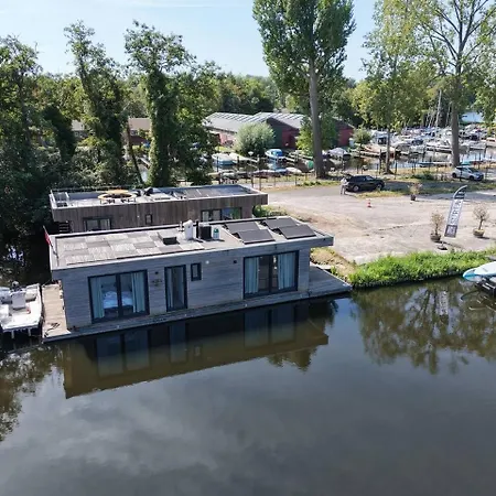Houseboat In 6-pax *
