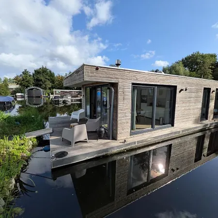 Houseboat In 6-pax