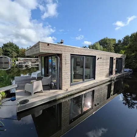 Houseboat In 6-pax Botel *