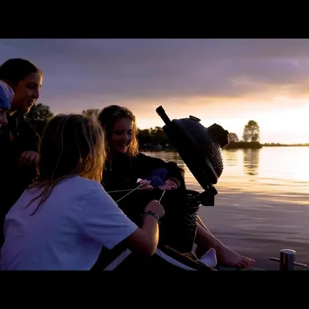 Botel Houseboat In 6-pax