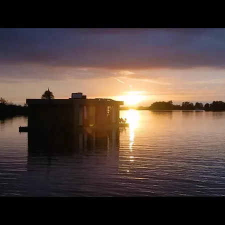 Houseboat In 6-pax Botel Amsterdam
