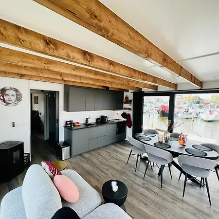 Houseboat In Amsterdam 6-Pax *